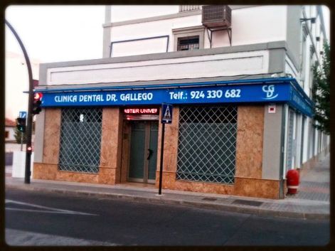 Clínica Dental Dr. César Gallego Vicente fachada de local